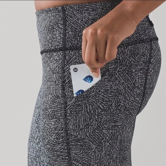 Lululemon Pace Rival Crop Line Up in White Black / Black - Picture 4 of 16